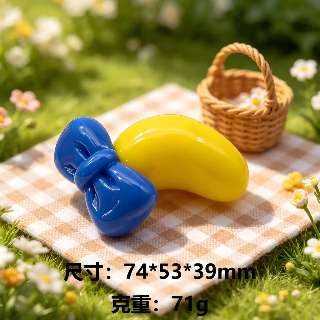 Realistic Resin Banana Charm – DIY Fruit Pendant for Keychains, Bags & Crafts
