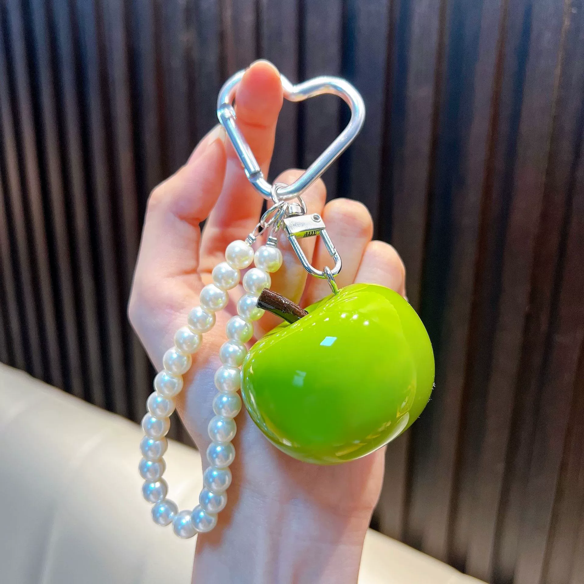 リアルレジン製リンゴチャーム - クラフト＆アクセサリー用DIYフルーツデコレーションペンダント
